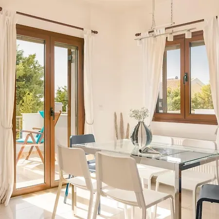 ヴィラ Avithos-aethra